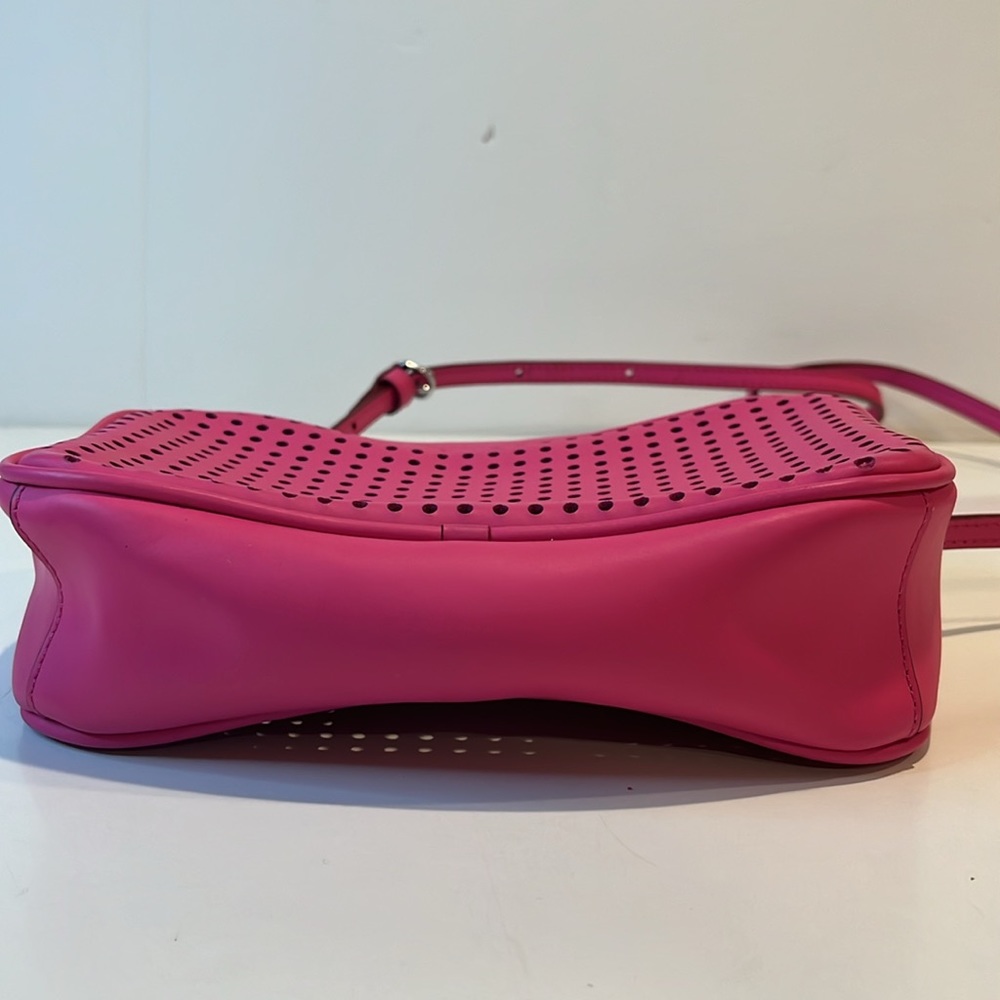 Marc by Marc Jacobs - women’s Sally Perf leather Crossbody bag in Fuchsia - Picture 4 of 12